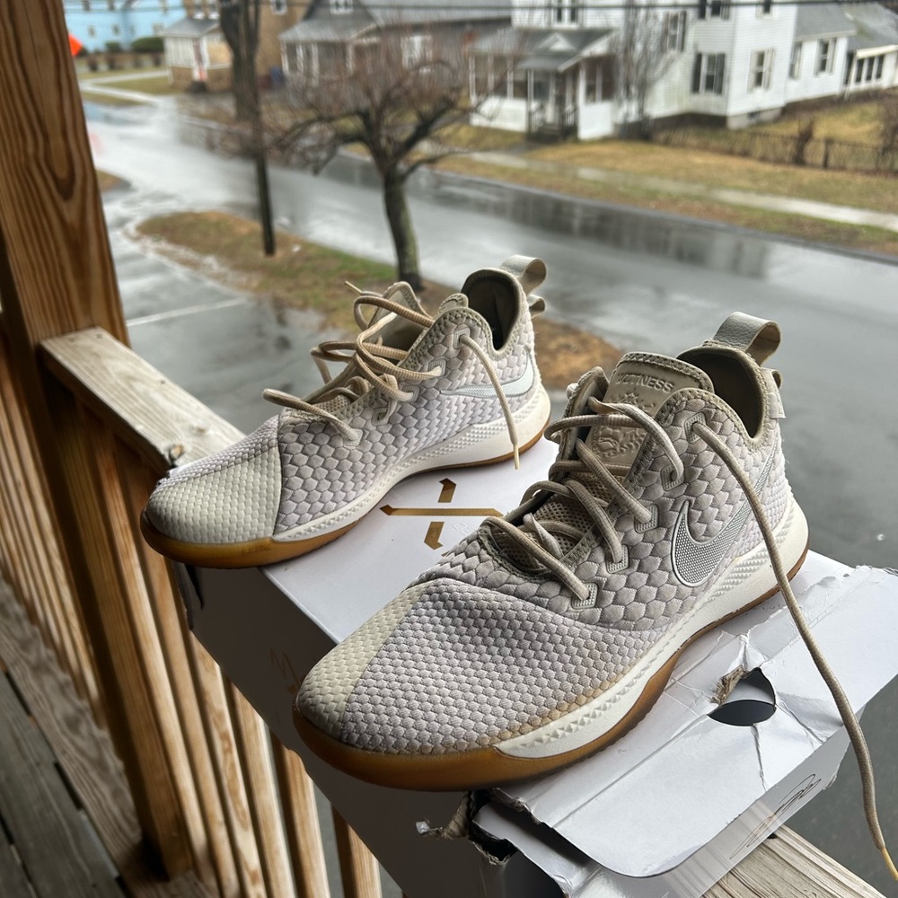 LeBron witness 3 Size 10.5